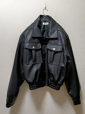 ZC-TWO 인조 가죽 자켓 어깨 패드 포함 블랙 숏 기장 아우터