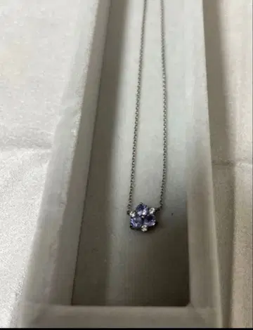 Pt/SV 꽃 모양 탄자나이트 펜던트 목걸이