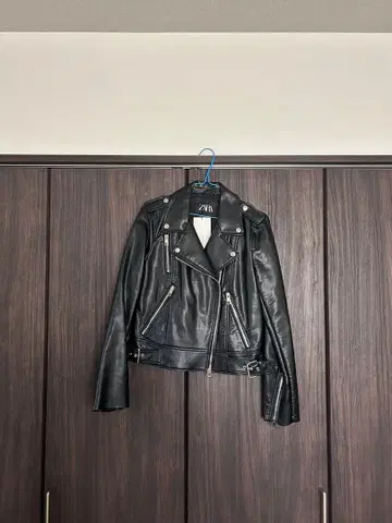 ZARA 블랙 가죽 자켓 S 사이즈