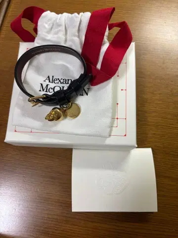 Alexander McQueen 블랙 팔찌