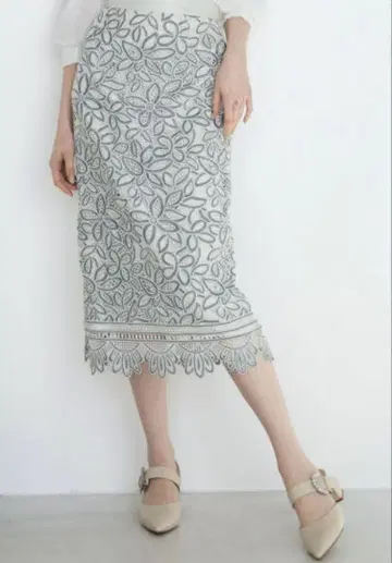 새상품, 미사용품!! [ 미슈마슈 ] 케미컬 레이스 타이트 스커트