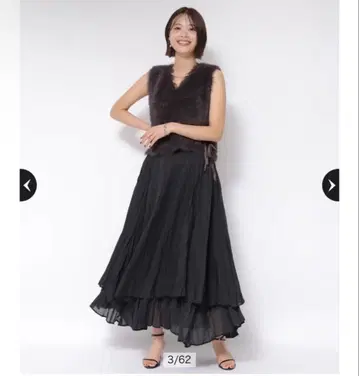 퍼 소재 슬리브리스 베스트 (화이트)