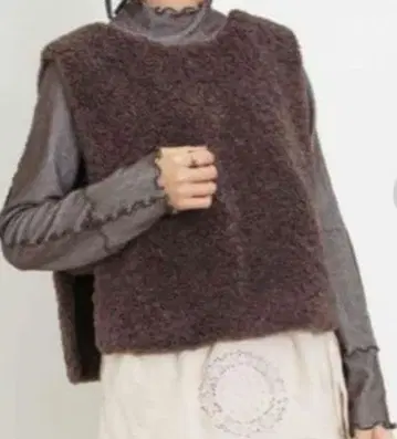 사만사 모스모스 전후 착용 퍼지 보아 베스트 (다크 브라운)