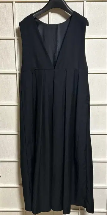 사이드 지퍼 블랙 원피스