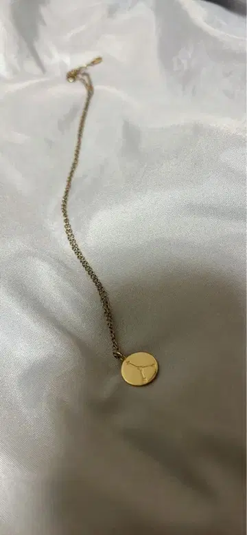 골드 원형 펜던트 목걸이