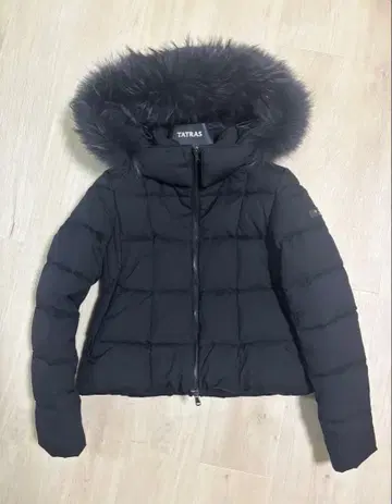 사이즈 1 TATRAS 블랙 다운 자켓 퍼 포함