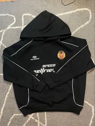 AELFRICEDEN 후드 부착 블랙 트레이닝복