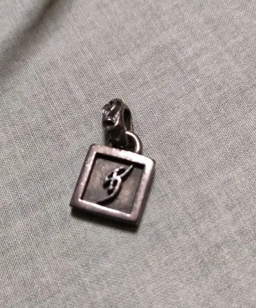 히무로 쿄스케 펜던트 탑