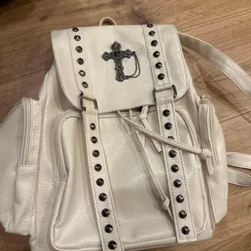 스터드 장식 화이트 백팩