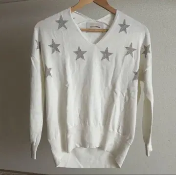 LILLY LYNQUE 별 패턴 V넥 스웨터