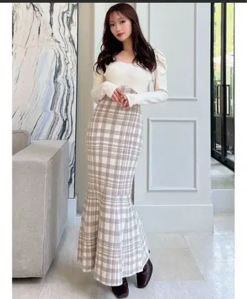 RESEXXY 숄더 오픈 머메이드 니트 원피스 아이보리