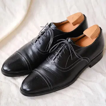 산토니 스트레이트 팁 메달리온 블랙 81/2D