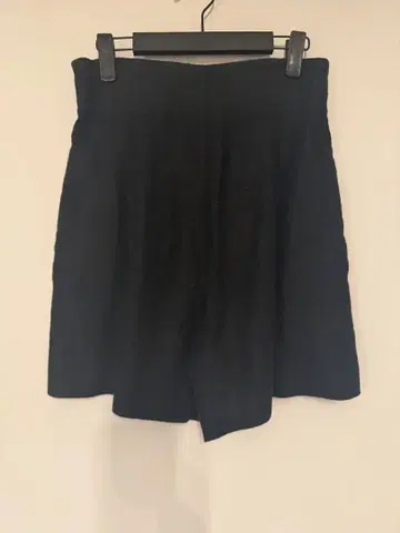 새상품급 Whim Gazette 블랙 큐롯 하프 팬츠