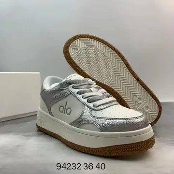 alo 화이트/실버 스니커즈