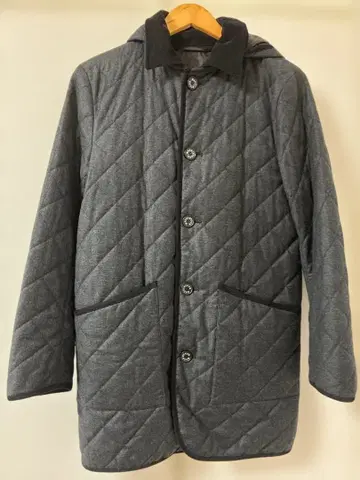 다크 그레이 퀼팅 자켓 후드 부착