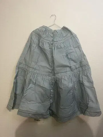 핑크하우스 톤 다운 블루 핀턱 스커트