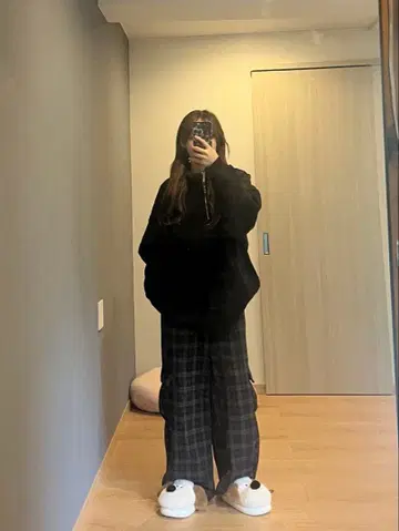 하프 지퍼 블랙