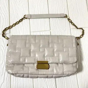 [ 새상품급 ] ZARA 베이지 가죽 핸드백 뜨개질 디자인