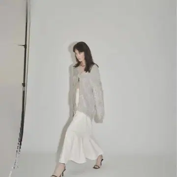 yae 2way glitter feather knit cordigan