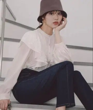 [ 새상품급 ] 프로포션 바디 드레싱*러플 레이스 블라우스