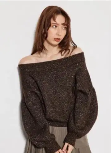 리엔다 스팽글 오프숄더 Knit TOP 브라운