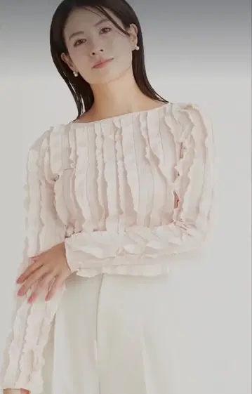 [ 미사용 새상품 ] CELFORD 프릴 자카드 컷 상의