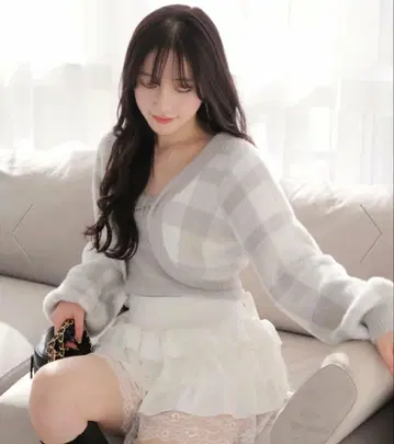 뉴앙스 라인 페더 니트 앙상블 LIP SERVICE