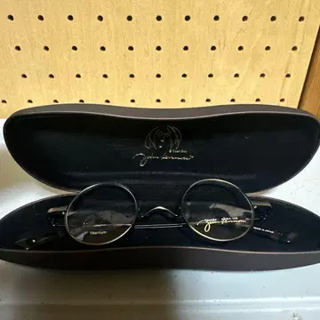 존 레논 티타늄제 안경 존 레논