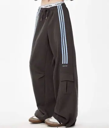 [ 택 포함 새상품 ] Theater code 카고 맨투맨 와이드 팬츠
