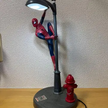 스파이더맨 LED 램프 포함 피규어