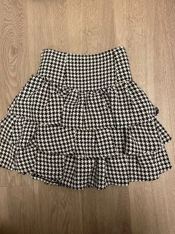 [택 포함 새상품] Lovilyn -5kg 삼단 프릴 미니 스커트