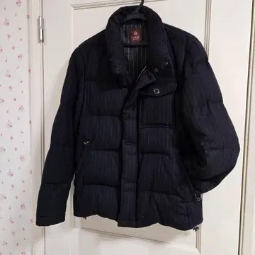 TAKEO KIKUCHI 블랙 다운 자켓, 고급스러움, 겉감 모() 마감