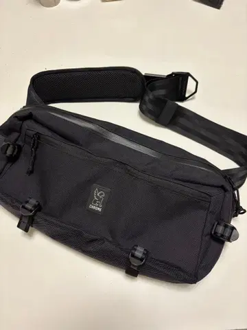 CHROME 카데트 바디백