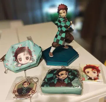 귀멸의 칼날 카마도 탄지로 피규어와 캐릭터 굿즈 세트