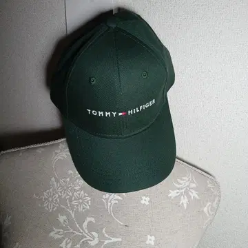 TOMMY HILFIGER 블랙 캡! 여성과 남성 모두에게 잘 어울려요!