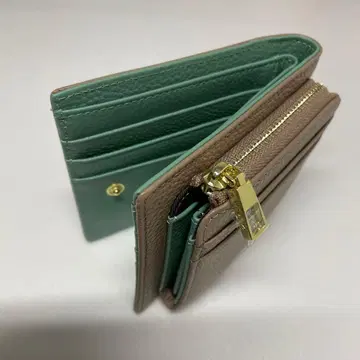 이단 접이식 지갑 베이지와 그린