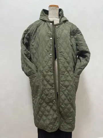 미사용 새상품 택 포함 퀼팅 자켓 후드 탈부착 가능 노카라 자켓