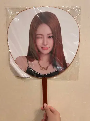 LE SSERAFIM 윤진 부채