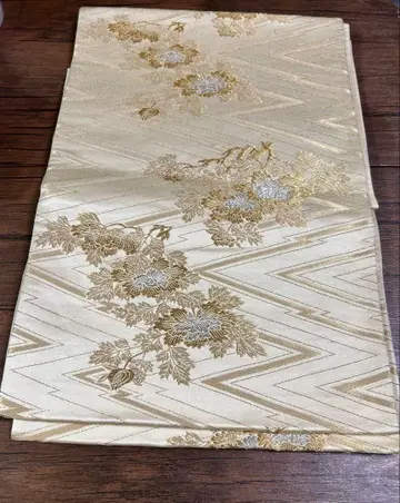 골드와 실버의 럭셔리 자수가 놓인 순수 실크 오비 길이 348cm