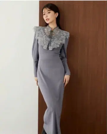 SNIDEL 자수 칼라 도킹 원피스