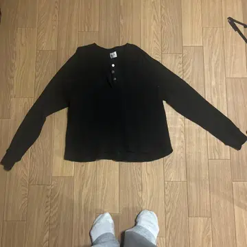 ANDER HUNK 블랙 긴팔 티셔츠 메탈 헨리넥 써멀