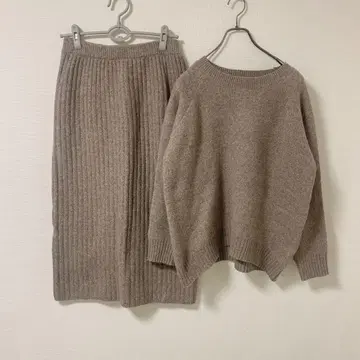 어반 리서치 서니 라벨 상의 x 스커트 니트 셋업