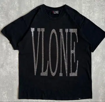 VLONE 블랙 스톤 로고 T셔츠