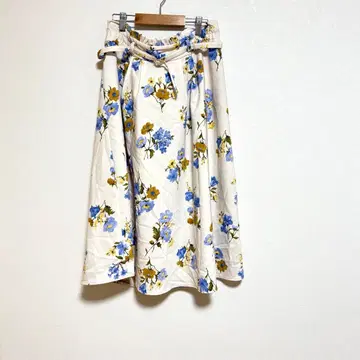 [ 마제스틱 레곤 ] 꽃무늬 플레어 스커트 벨트 포함 턱 깔끔한 S