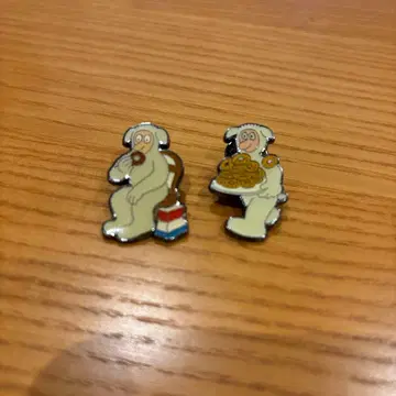 양 남자 핀 배지 무라카미 하루키 유니클로 콜라보