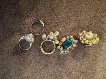 반지 세트 펄과 스톤의 디자인