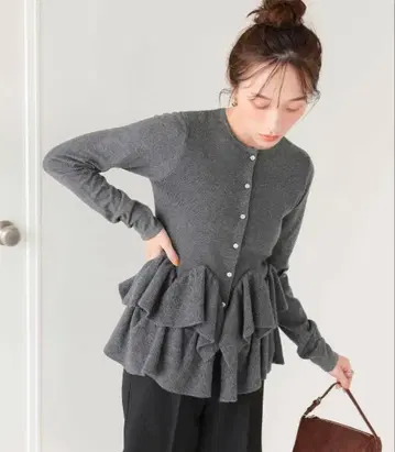 미사용 새상품 titivate 프릴 헴 니트 가디건 M 사이즈