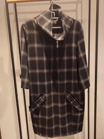 체크 무늬 하이넥 원피스, 오버롤 스커트