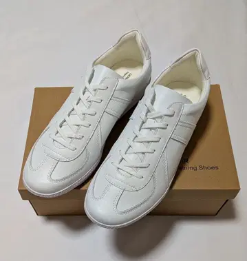 미사용 새상품 저먼 트레이너 그린 라벨 화이트 42