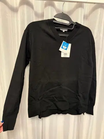 [ 새상품급 ] 세탁 가능 플라스테 블랙 V넥 니트 S 사이즈